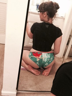 little-sub-princess:  I was trying to think of a clever caption but I got nothin so here’s my butt in princess undies 