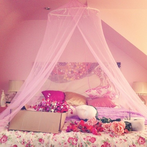 Such a blissful day planned #saturday #pink #bed #cute #flowers #roses #art #bedroom #me