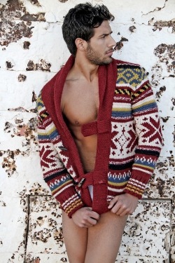teophil:  bobbygio:  Christmas Sweater  For