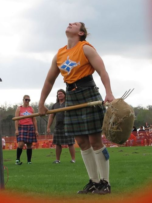 opalescent-potato: thefrozenrose: hieronyma: Scottish women of the Highland Games–kicking ass,