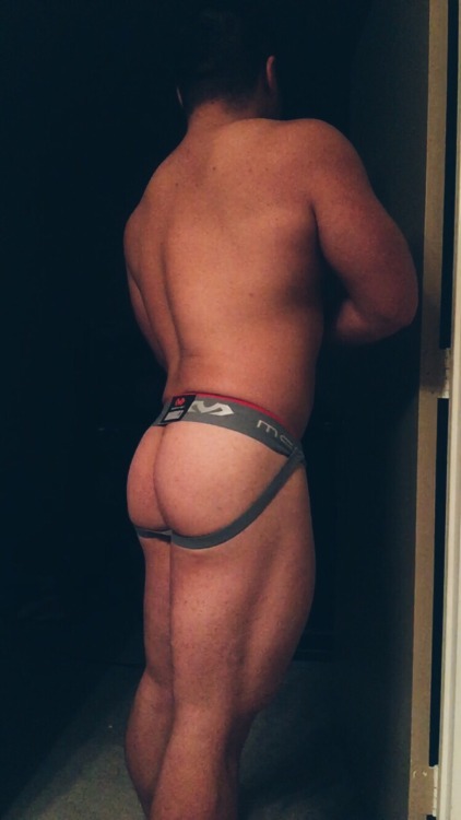 br00taldan:  br00taldan:  🐼🍑  Booty booty booty rockin everywhere