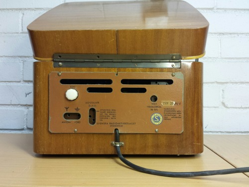 SRA / L.M Ericsson Radiola Duett 2526V Tube Receiver With Garrard Model S Record Player, 1952