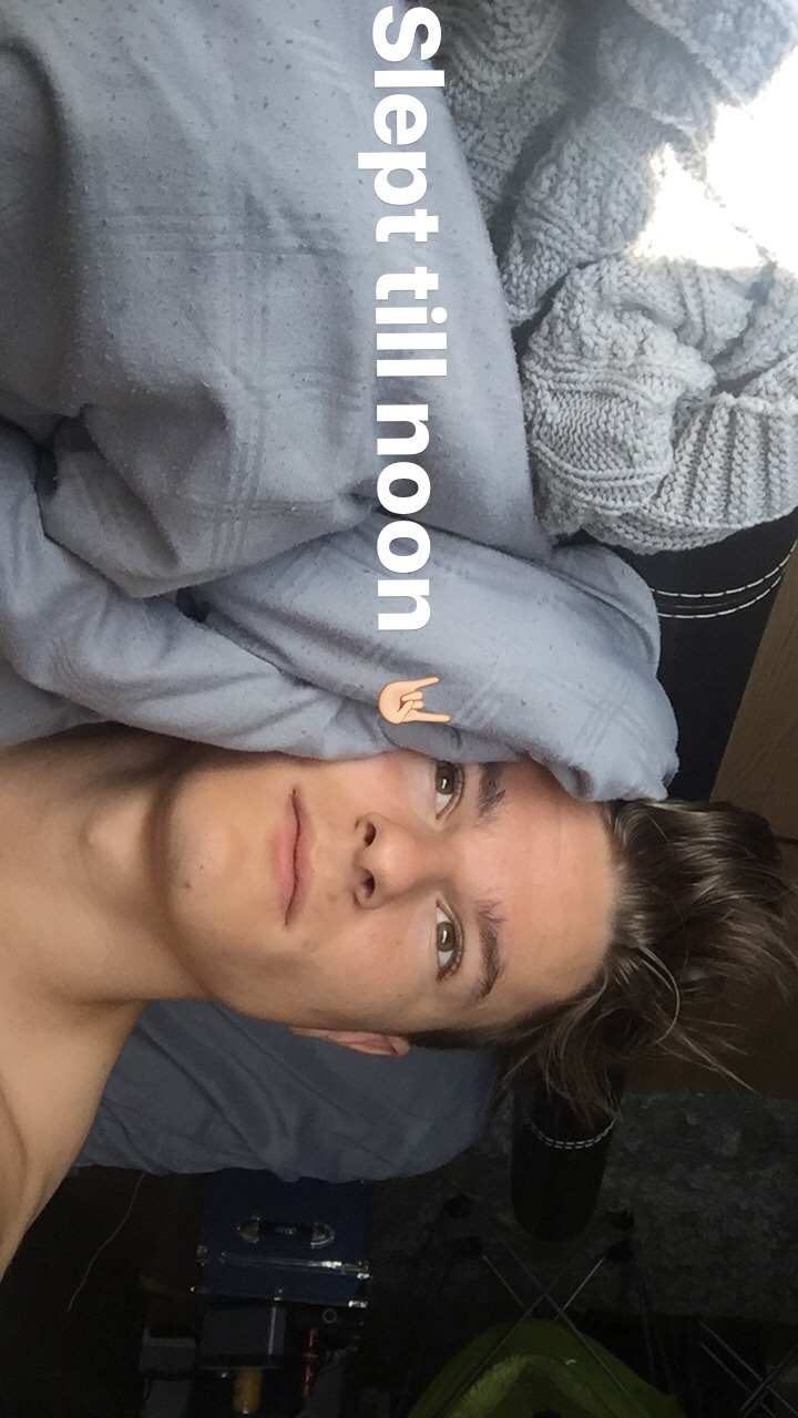 artmeandboys:Hehe I’m cute 💁🏼‍♂️😁