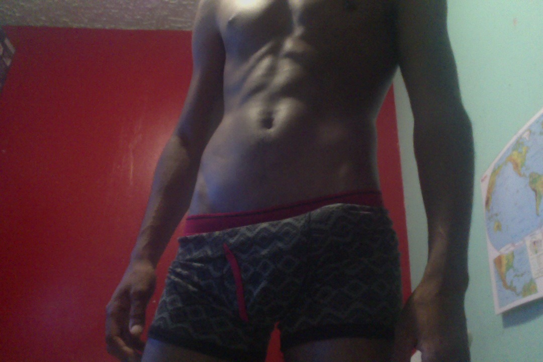 foreverr-horny:  Don’t usually post these pictures but i am bored and horny lol