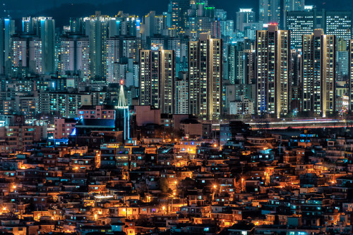 Views toward Gangnam, seen from Namsan Mountain.