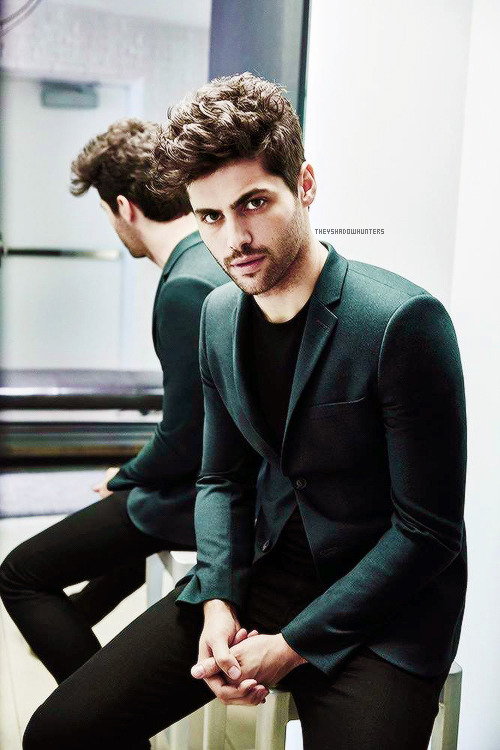 XXX theyshadowhunters:  Matthew Daddario for photo