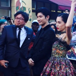 Director Higuchi Shinji, Miura Haruma (Eren), and Mizuhara Kiko (Mikasa) at the world premiere of Shingeki no Kyojin Live Action (Part 1) at the Egyptian Theater in Los Angeles!Happening right now! More images of the atmosphere here.