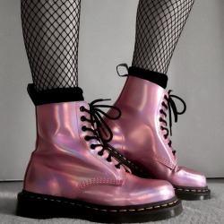 doc-martens-latex-boots:  Pink is beautiful