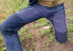 xnpee:  wetting my work pants 