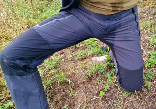 xnpee:  wetting my work pants  porn pictures