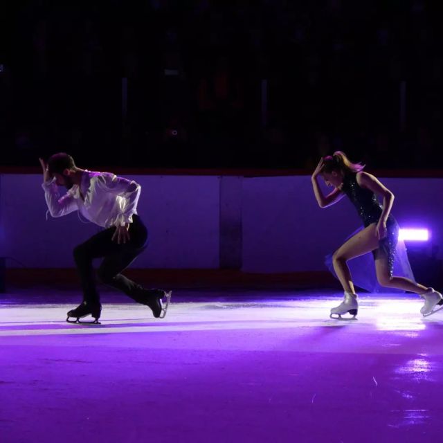 papadakis and cizeron performing at the french tour