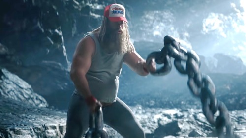 Fat Thor returns for the last time in the new Thor: Love and Thunder teaser. Do you want more of the