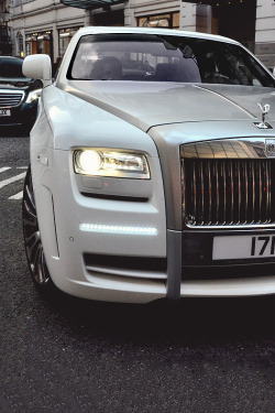 carbonandfiber:  Rolls-Royce Ghost 