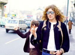 babeimgonnaleaveu:  Robert Plant photographed