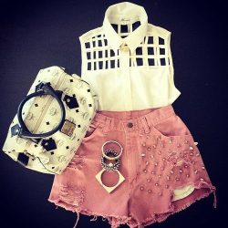 MAIS LOOKS AQUI  https://www.facebook.com/pages/Garotas-estilosas/296198000480767