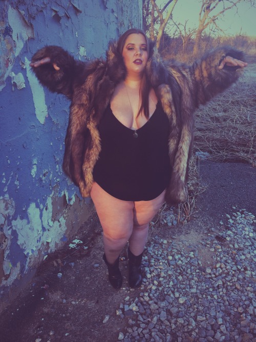 Porn nataliemeansnice:  dusk/sunset.  faux fur photos