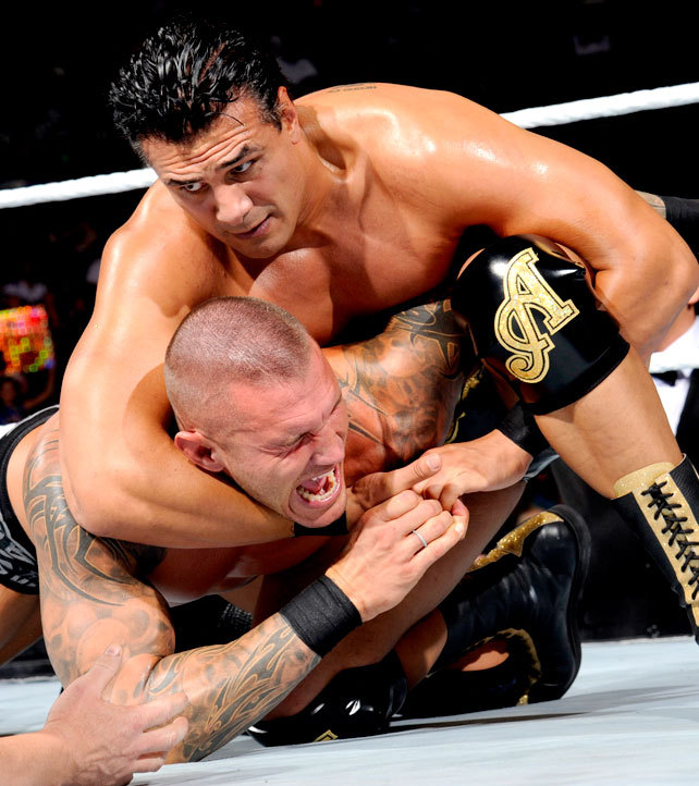 fishbulbsuplex:  Alberto Del Rio vs. Randy Orton  The faces they are making and wrestling