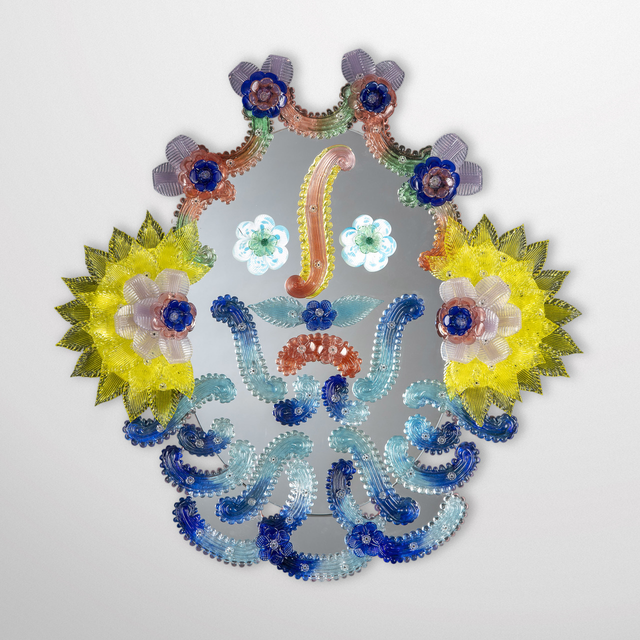 Teste Composte
The Gentleman, The Lady, Hand Mirror
A series of mirrors inspired by Arcimboldo composed  of swirls, rosettes, flowers and leaves – some of the most typical elements of craftwork on Venetian mirrors –  in the place of beards, eyes,...