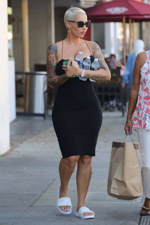 Porn photo dreadinny:   Amber Rose at ‘Panera’ Restaurant