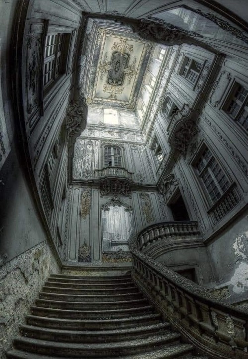 An abandoned house in Portugal. Nudes &