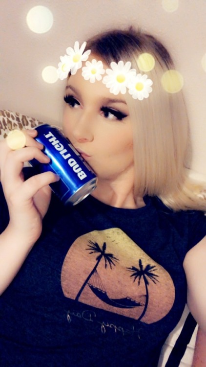 Bud light & summer nights Add me on snap!! Username is PinderXx