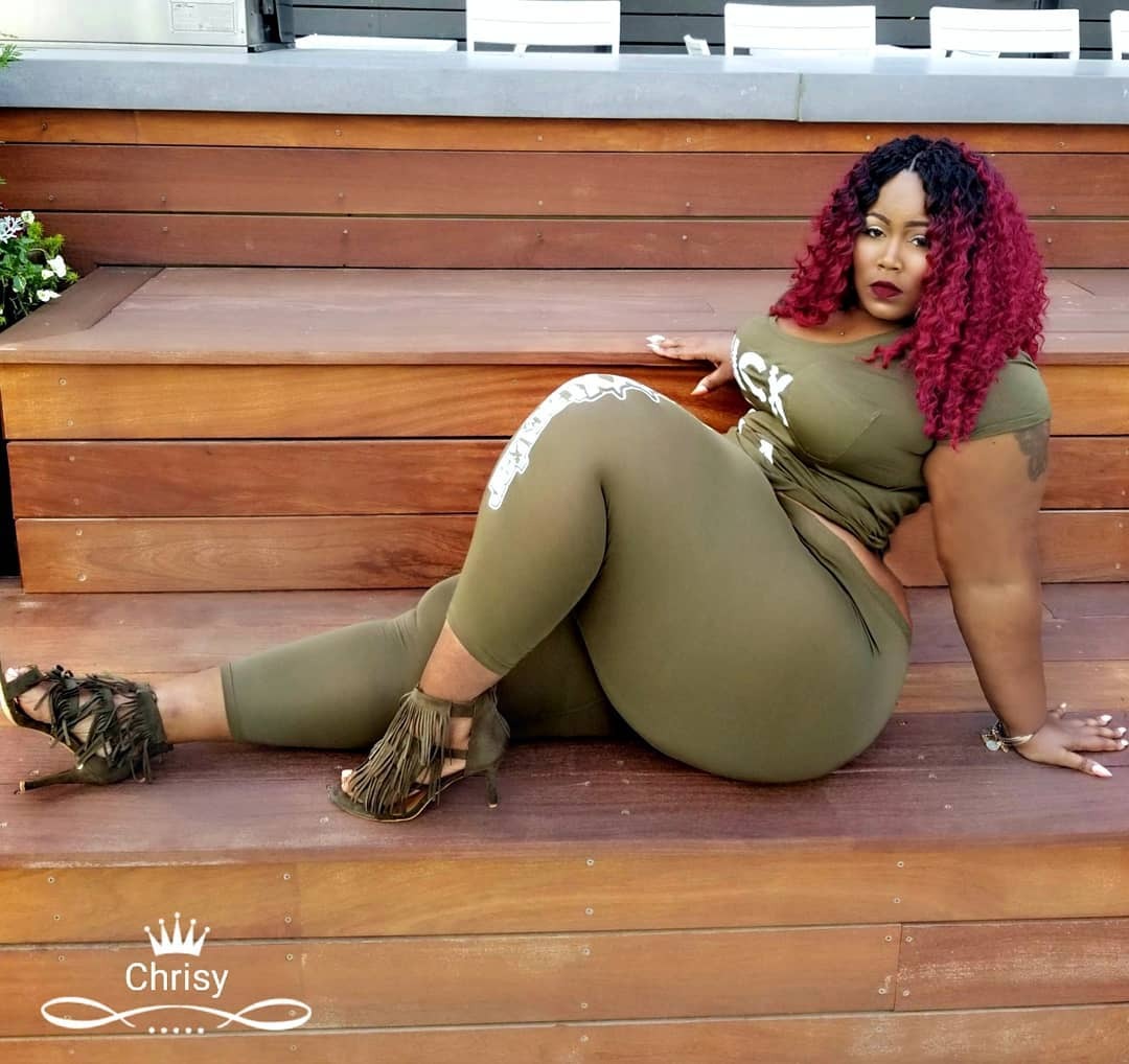 sweetjones810:  addicted2curvez:  #oneofthesexiextwomenontheplanet  Dope outfit Bae!!