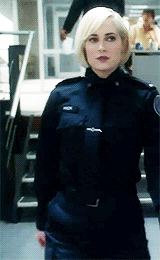 everyday-shud-be-a-holiday:  Gail Peck strutting into your heart. 