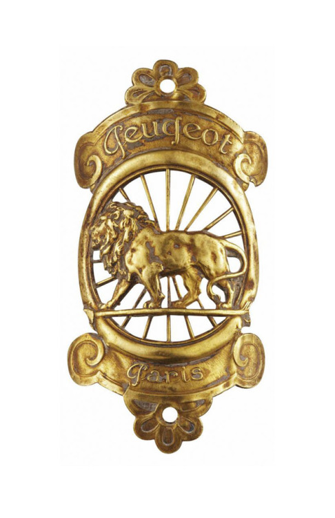 Peugeot Paris lion head badge for bicycles, 1912.  ©Automobiles Peugeot. Source