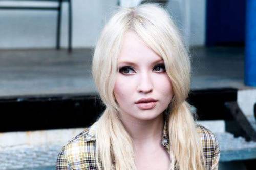 Emily Browning 