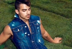 usthemme:  Joe Jonas  Follow Us,Them,Me 