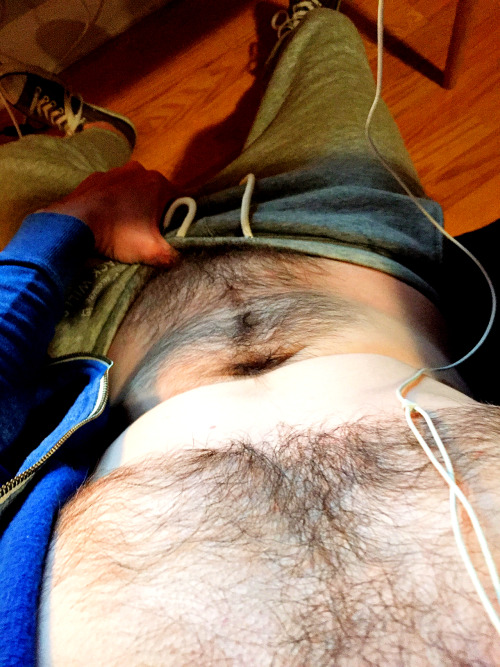 tmack70: hairyscottishroy: thestonewalker: otterbaron: I’m a furry critter. Sweats Nice hairy 