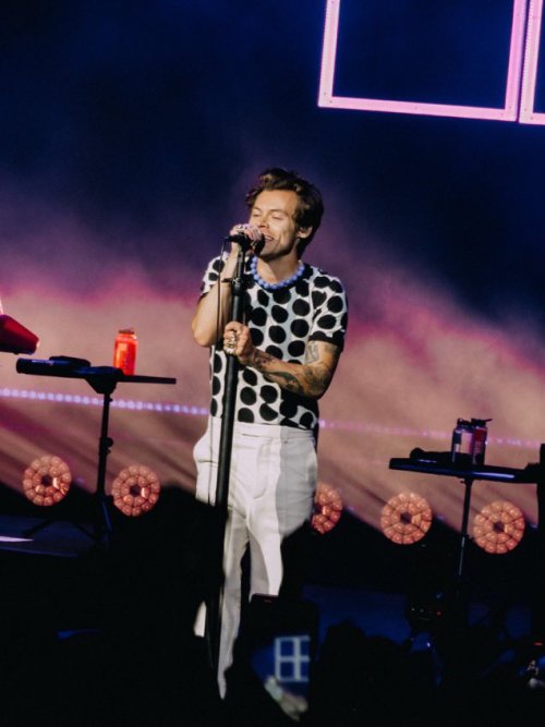 stylesnews: Harry on stage at ONO London - 24/05