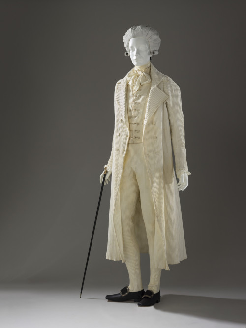fripperiesandfobs:Coat, waistcoat and breeches ca. 1795From LACMA