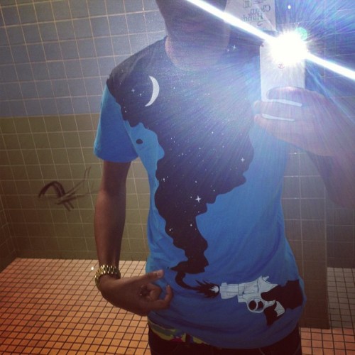 The Sun & Moon.. I love this shirt 🌌🔫