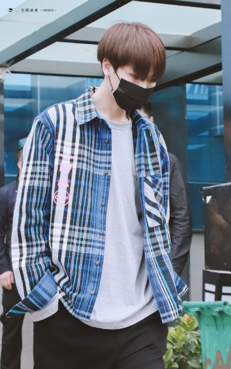 Lin Yanjun - 191006 Getting Off Workcr.无眠海岛丨林彦俊 do not edit or remove credits