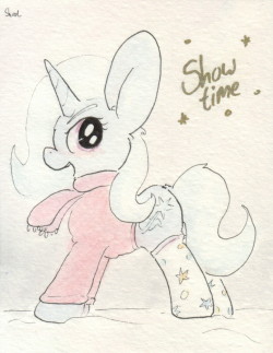 slightlyshade:It’s a snowy show time!<3