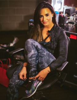 dlovato-news:  ddlovato: My @SKECHERSUSA Flex Appeal shoes have been a dream to have on tour.. Keeping it REAL comfy 😊 #SKECHERSDemiStyle