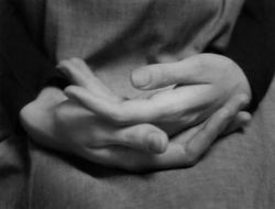 les-yeux-avides:    Paul Caponigro, Eleanor’s Hands, Winthrop, Massachusetts, 1965  