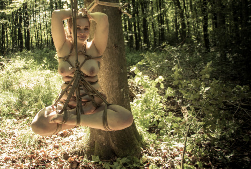 putmeinherplace:  That’s not the first time we see some yoga levitation bondage. It does seem to have a hugely positive effect on your mood.