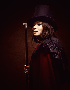 dark-driger:  DO ANY OF YOUR REALIZE WHAT THIS IS, THIS IS LUCY LIU, DRESSED UP AS WATSON, SHE PLAYS A FEMALE JOHN WATSON, BUT SHE IS DRESSED IN A TOP HATTED 1800s JOHN WATSON, WITH A CANE, THAT SHE CAN PROBABLY BEAT YOU INTO SUBMISSION WITH, 