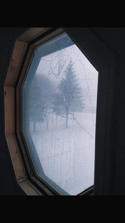 insvcure:  Little bit of an April snowstorm (: my photo, please don’t delete this xx 