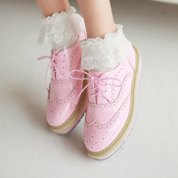 enchanting-giggles:  nymphetfashion:   Pink Oxfords Shoes  Oh these are so cute.