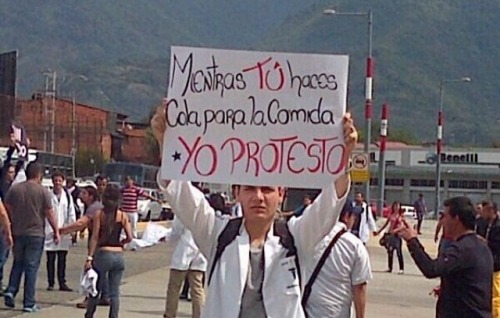 tedebounorgasmo:  Caracas: el miércoles 12 de febrero a Plaza Venezuela en apoyo a los estudiantes retenidos y para terminar con este gobierno de mierda. Agárrate Nicolás, te queda poco tiempo.