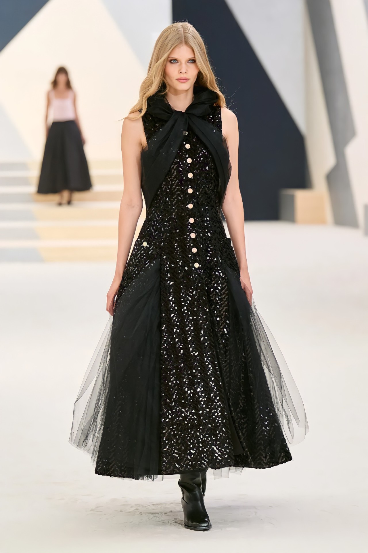 Chanel Haute Couture Fall Winter 2021-2022 - RUNWAY MAGAZINE ® Official