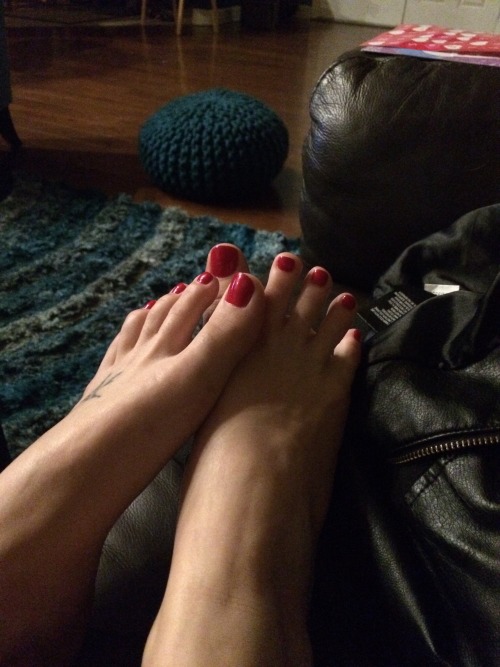 b-chillin-t:Those feet get me so hard