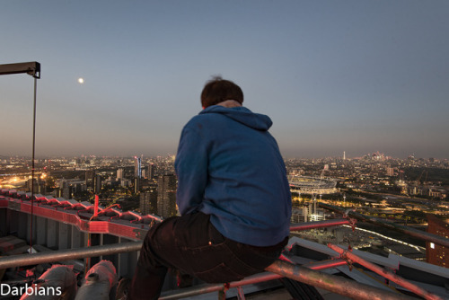 Grabbing a sunrise above London.Check the link for more from here&hellip;London Rooftop