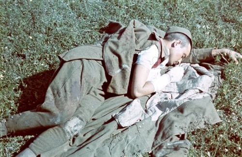 darksilenceinsuburbia:  Color Photographs of Everyday Life in Ukraine, 1942. 