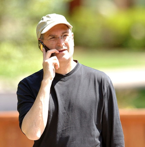 Steve Jobs makes a call on his motorola RAZR — July 6, 2005