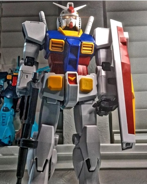 Check out @gunplabuild21 and his first PG build Rx-78, Grandpa Gundam. This really makes me want to 