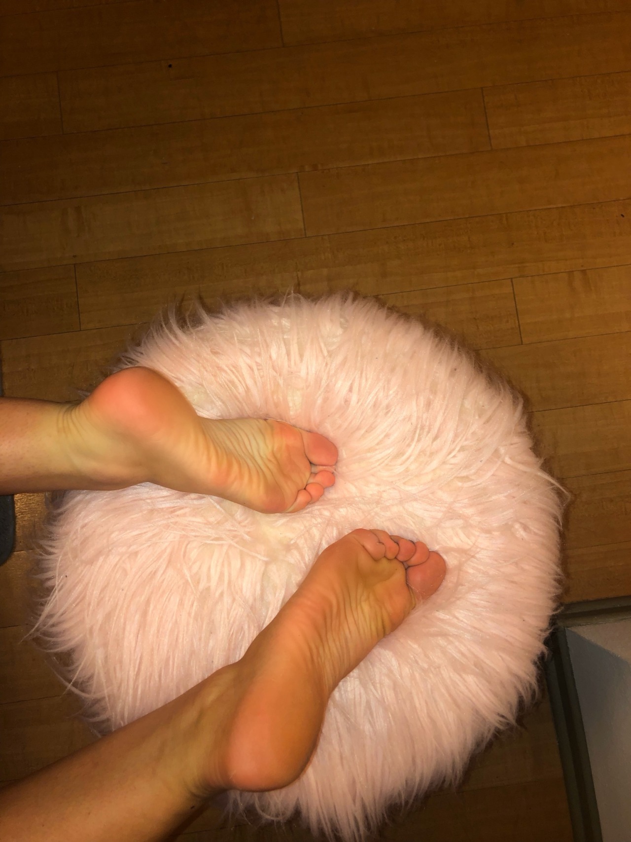 bigtoedmel:me and @footgoddessmichaela are getting ready for a girls night out ❤️❤️